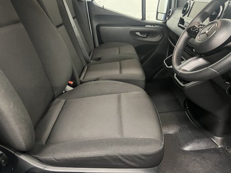 2025 Mercedes-Benz Sprinter - photo 13