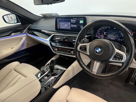 2022 BMW 5-Series - photo 6