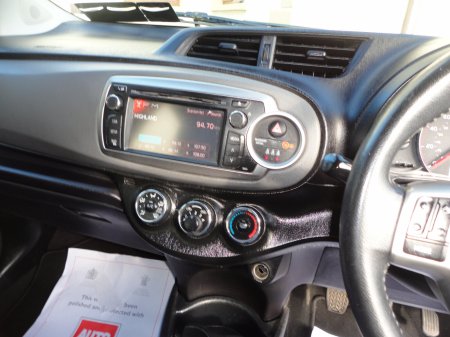 2012 Toyota Yaris - photo 11