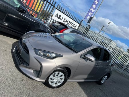 2021 Toyota Yaris - photo 2