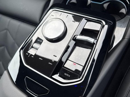 2026 BMW 5-Series - photo 9