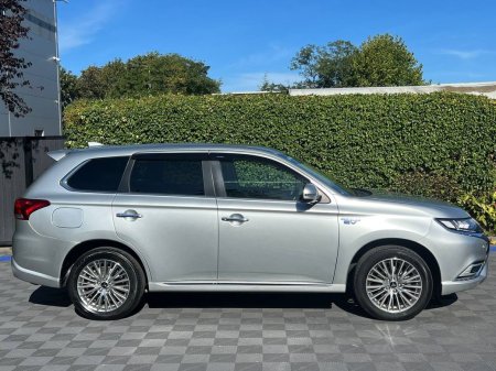 2022 Mitsubishi Outlander - photo 2