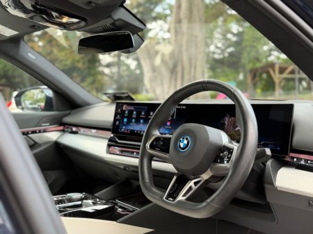 2025 BMW 5-Series - photo 15