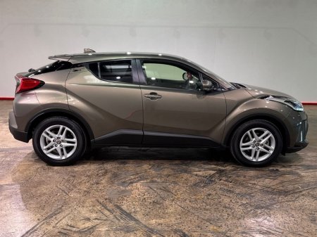 2022 Toyota C-HR - photo 2