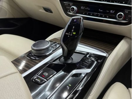 2021 BMW 5-Series - photo 35