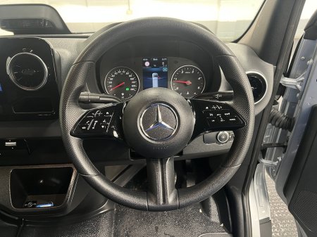 2025 Mercedes-Benz Sprinter - photo 9