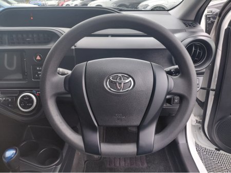 2017 Toyota Aqua - photo 15