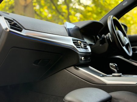 2022 BMW 3-Series - photo 24