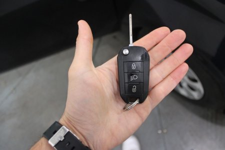 2013 Peugeot 208 - photo 20