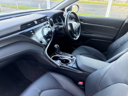 2019 Toyota Camry - photo 2