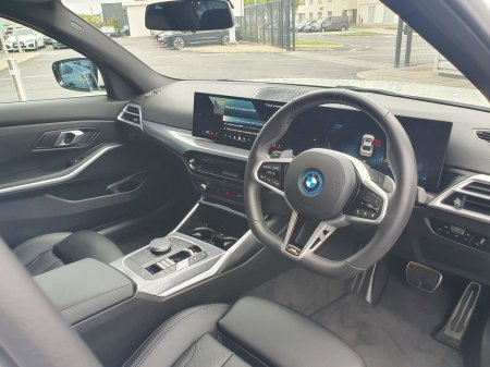 2025 BMW 3-Series - photo 6