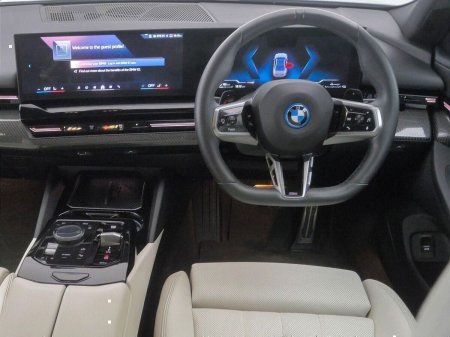2024 BMW 5-Series - photo 5