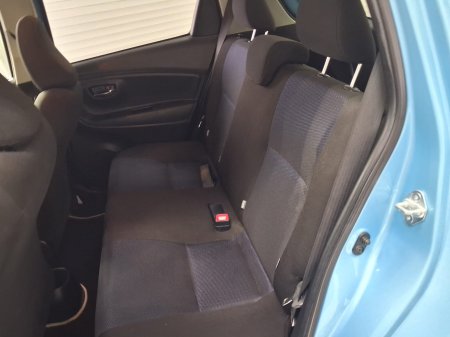 2016 Toyota Vitz - photo 16