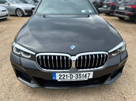 2022 BMW 5-Series - photo 2