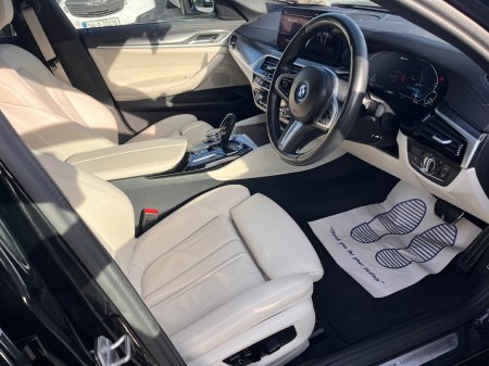 2022 BMW 5-Series - photo 14