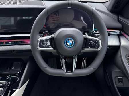 2026 BMW 5-Series - photo 5