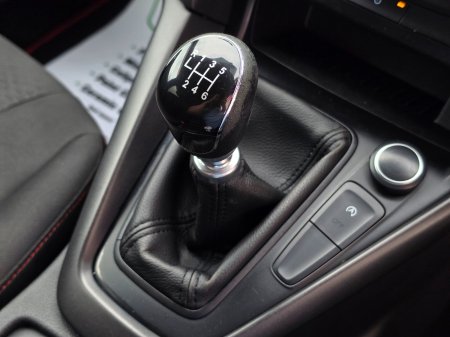 2017 Ford Focus - photo 38