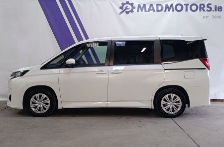 2022 Toyota Noah - photo 4