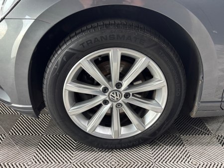 2017 Volkswagen Passat - photo 2