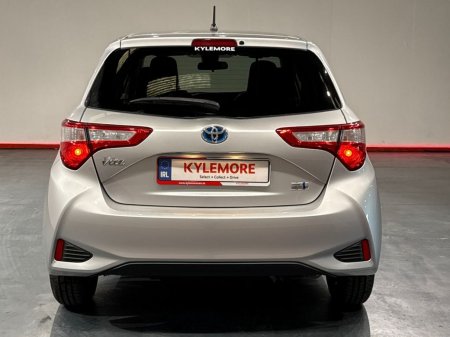 2019 Toyota Vitz - photo 4