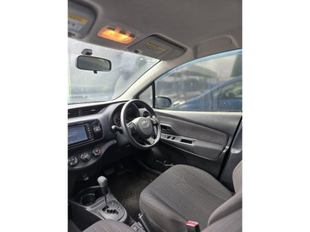 2017 Toyota Vitz - photo 13