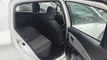 2016 Toyota Yaris - photo 12