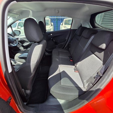 2017 Peugeot 208 - photo 12