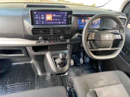 2024 Toyota Proace - photo 8