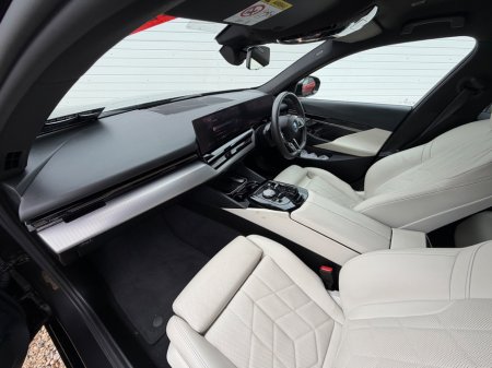 2024 BMW 5-Series - photo 21