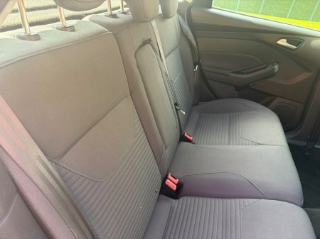 2016 Ford Focus - photo 16