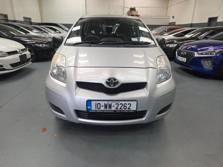 2010 Toyota Yaris - photo 2