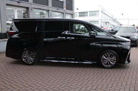 2025 Toyota Alphard - photo 3