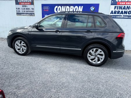 2024 Volkswagen Tiguan - photo 2