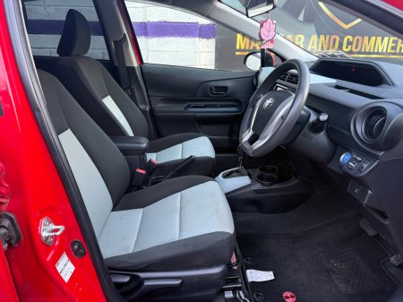 2013 Toyota Aqua - photo 9