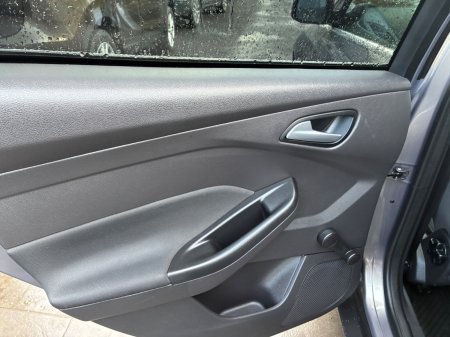 2016 Ford Focus - photo 19