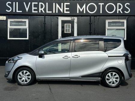 2017 Toyota Sienta - photo 2