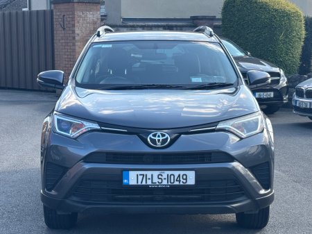 2017 Toyota RAV4 - photo 2