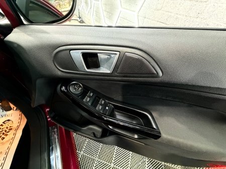 2014 Ford Fiesta - photo 13