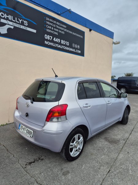 2009 Toyota Vitz - photo 2