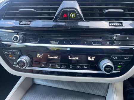 2017 BMW 5-Series - photo 17