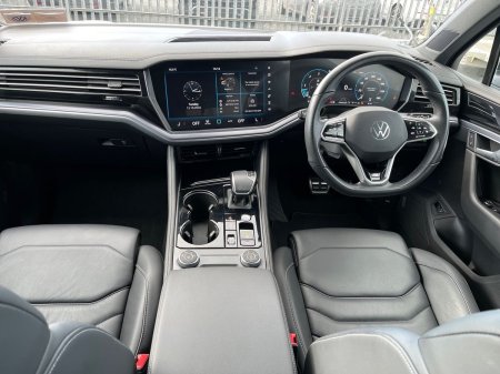 2024 Volkswagen Touareg - photo 8