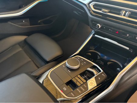 2023 BMW 3-Series - photo 9