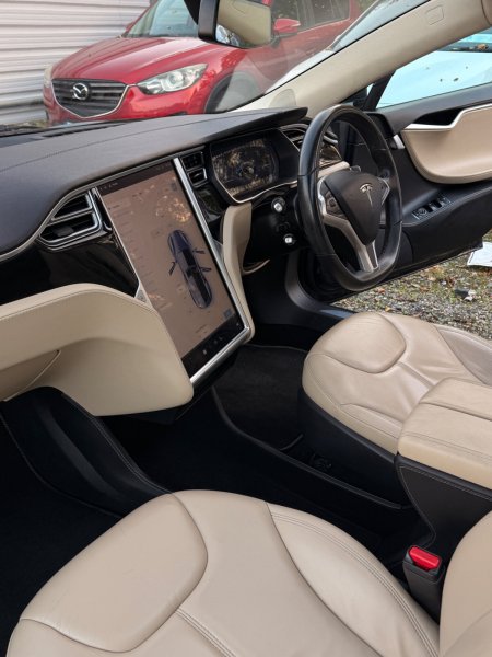 2015 Tesla Model S - photo 41