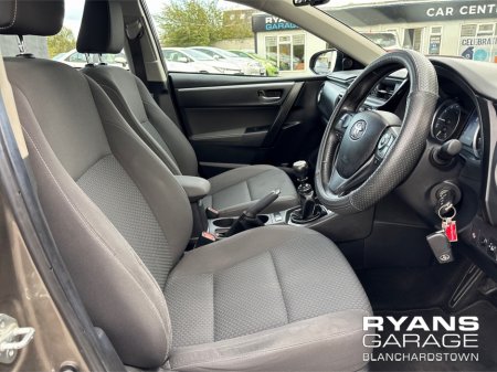 2017 Toyota Corolla - photo 13