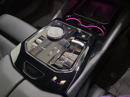 2025 BMW 5-Series - photo 10