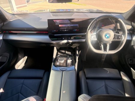 2025 BMW 5-Series - photo 4