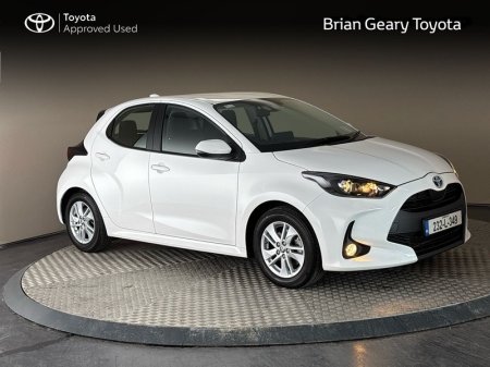 2023 Toyota Yaris HYBRID LUNA