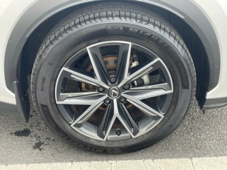 2025 Lexus LBX - photo 10