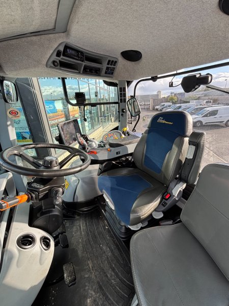 0 New Holland T7.225 - photo 5