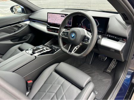 2025 BMW 5-Series - photo 21